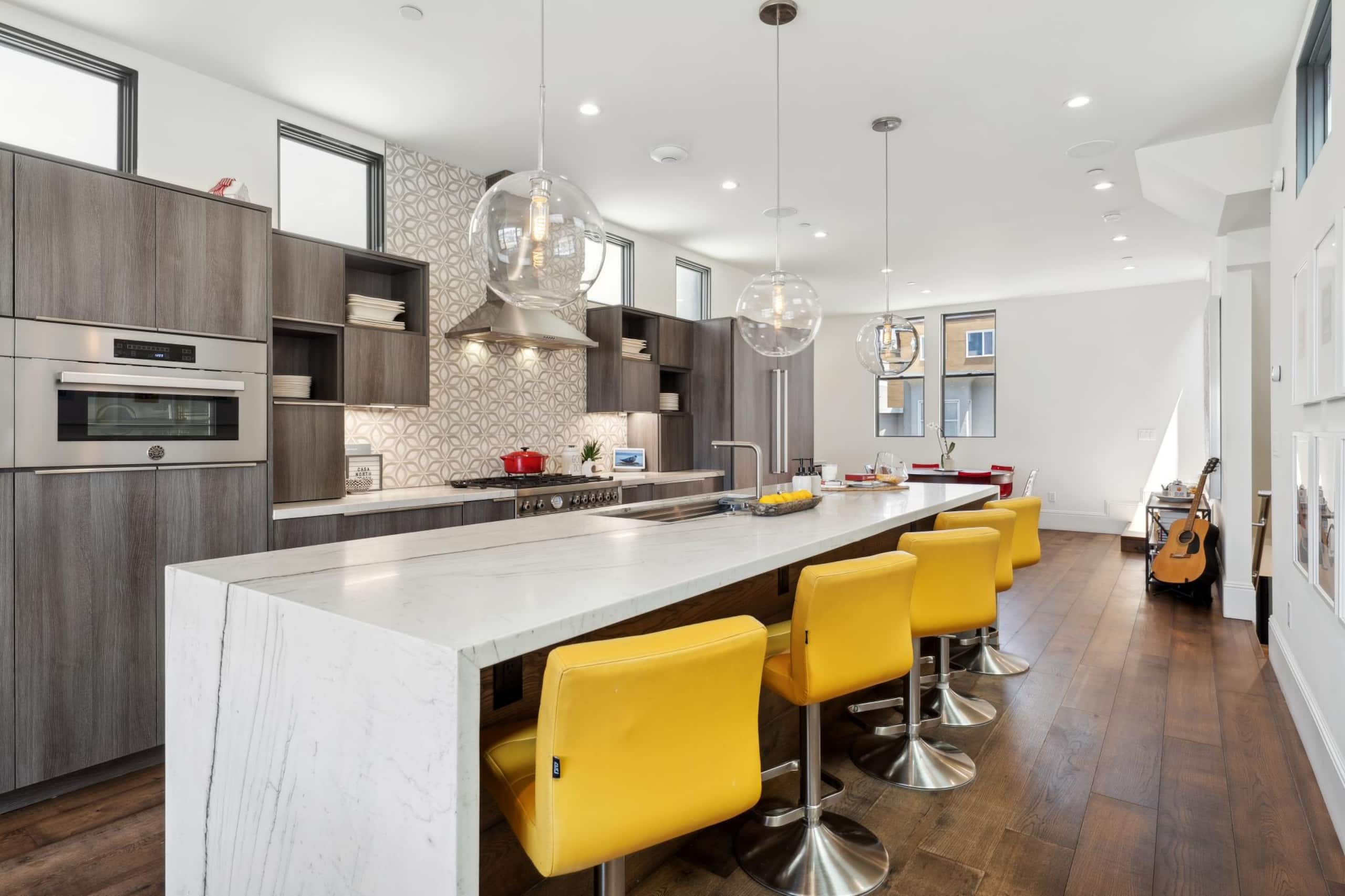 Home in San Francisco · ★4.95 · 2 bedrooms · 2 beds · 3.5 baths - Image 22