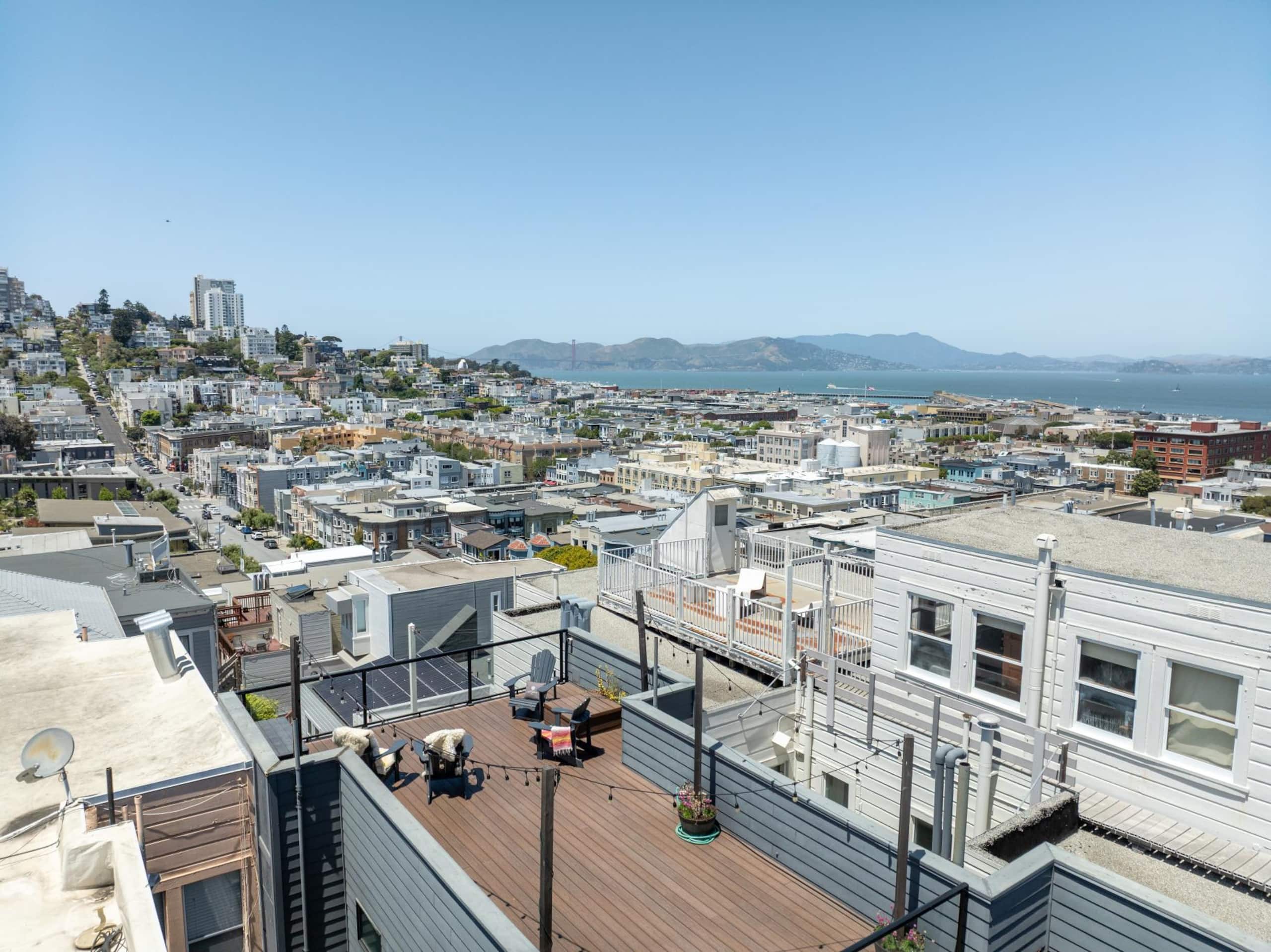 Home in San Francisco · ★4.95 · 2 bedrooms · 2 beds · 3.5 baths - Image 70