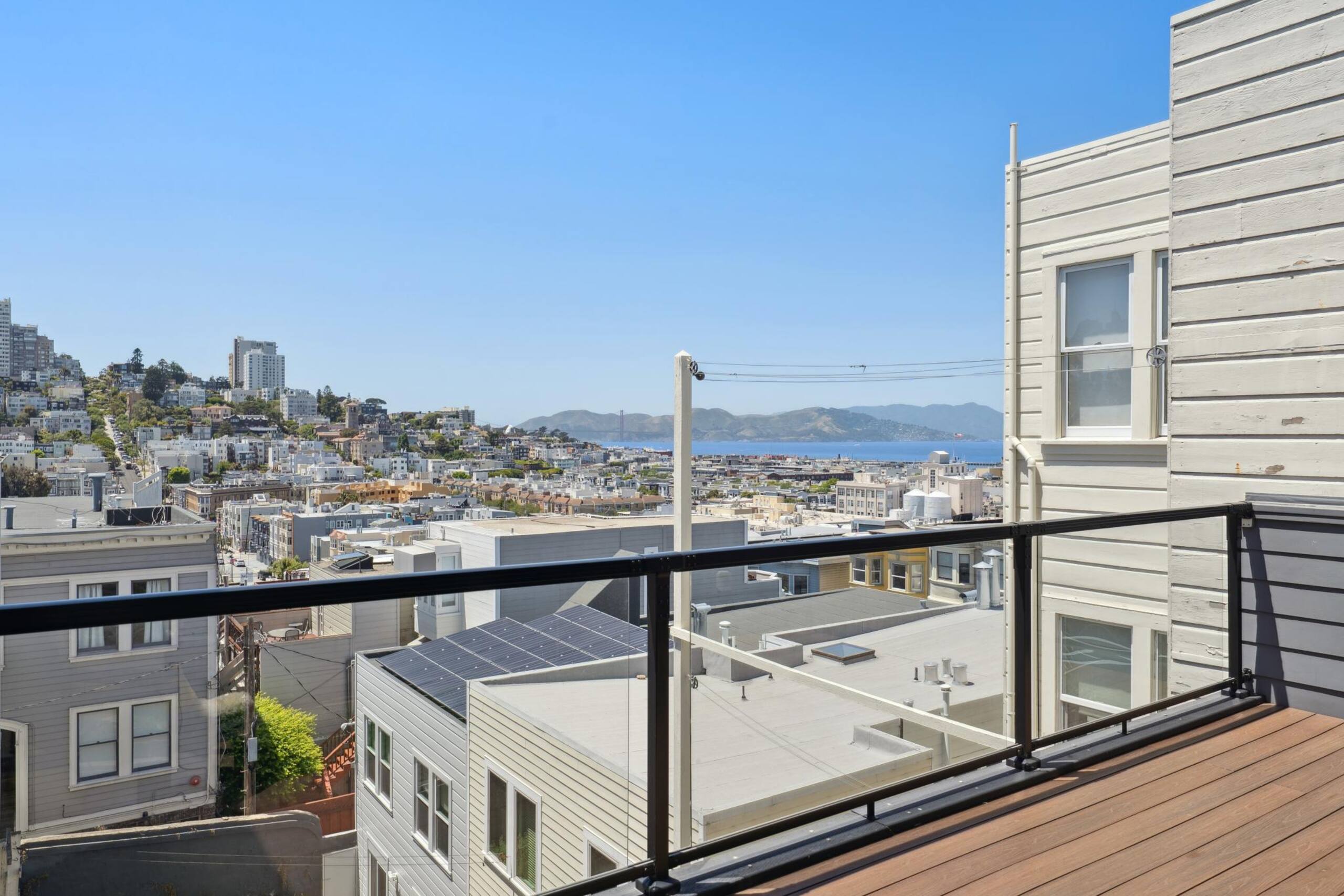 Home in San Francisco · ★4.95 · 2 bedrooms · 2 beds · 3.5 baths - Image 61