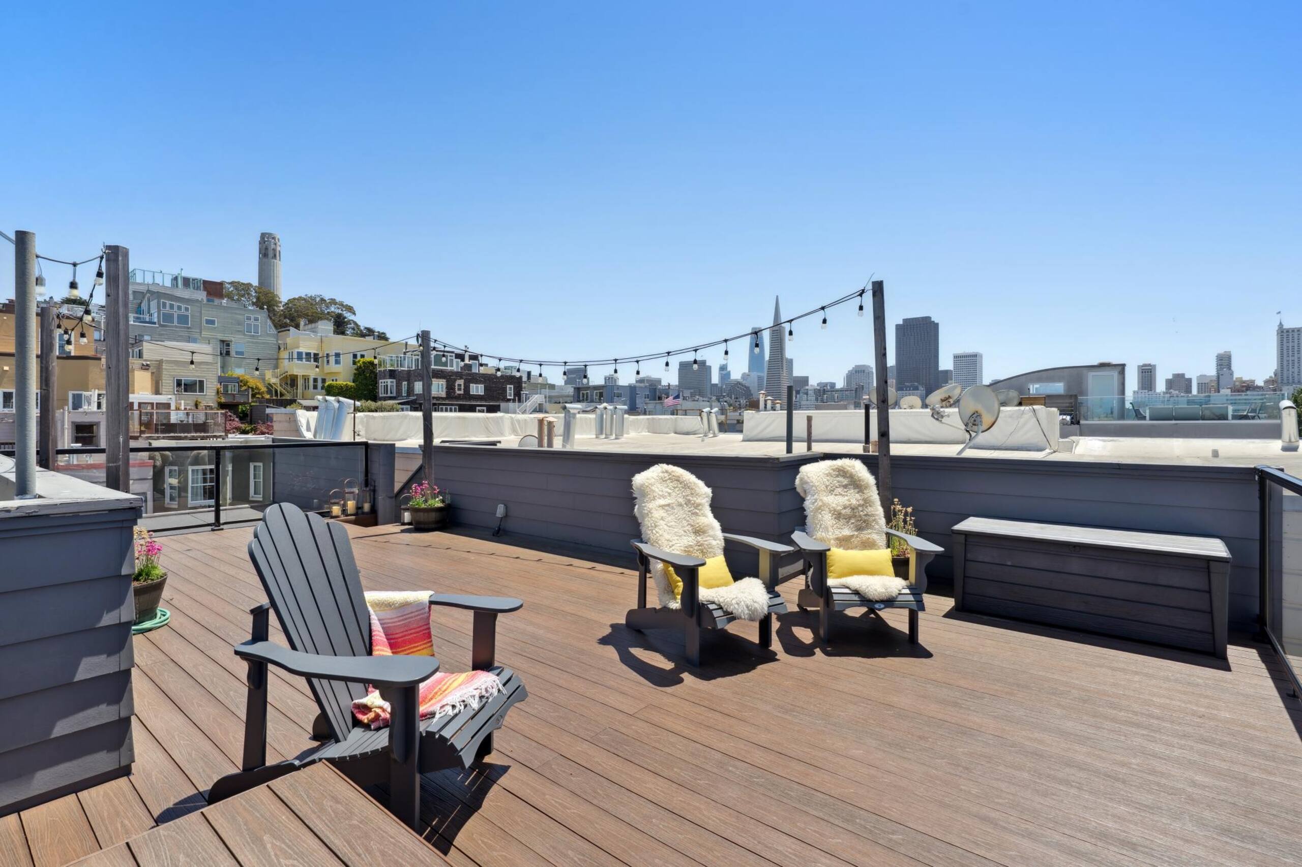 Home in San Francisco · ★4.95 · 2 bedrooms · 2 beds · 3.5 baths - Image 72