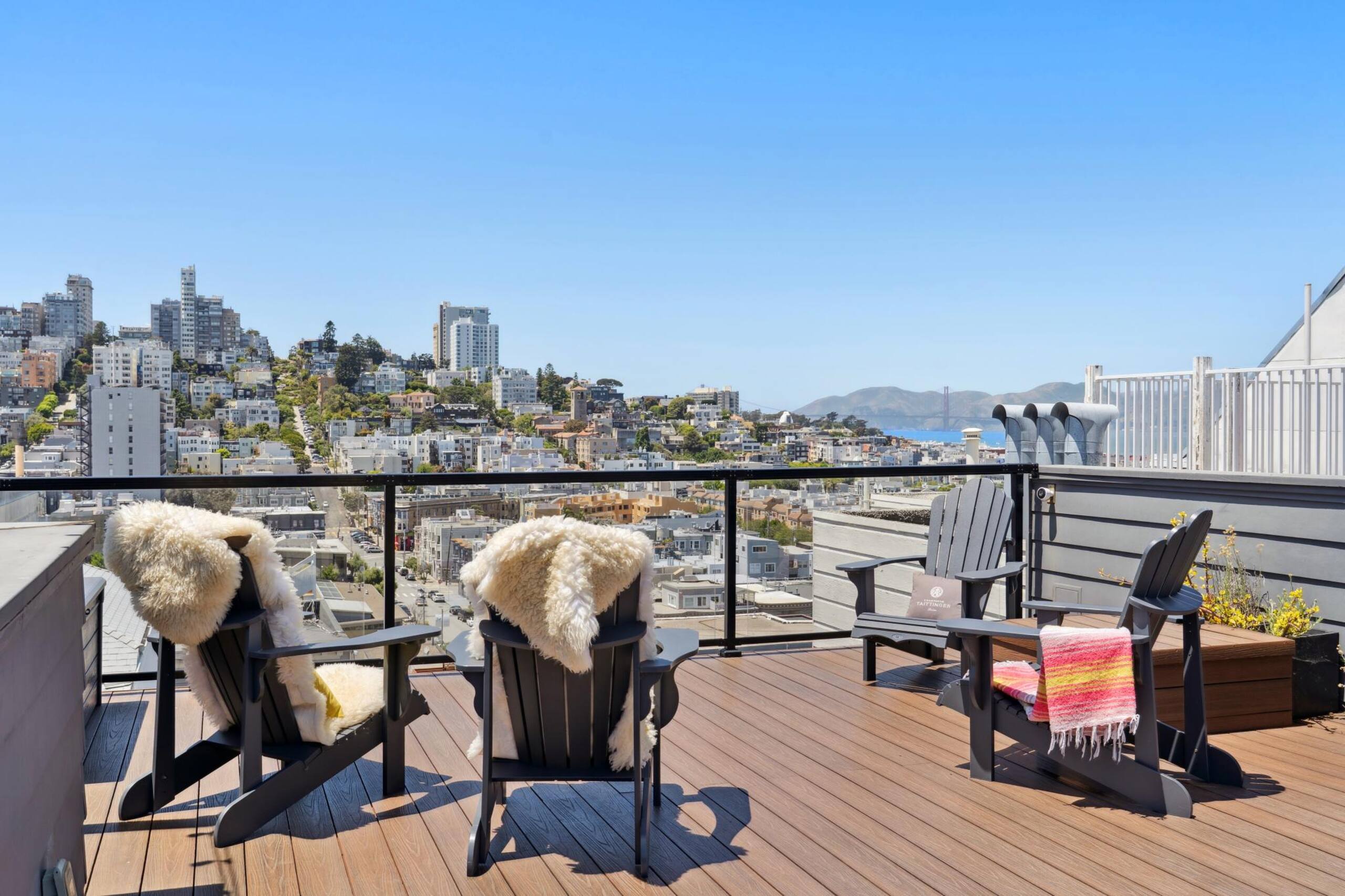 Home in San Francisco · ★4.95 · 2 bedrooms · 2 beds · 3.5 baths - Image 69