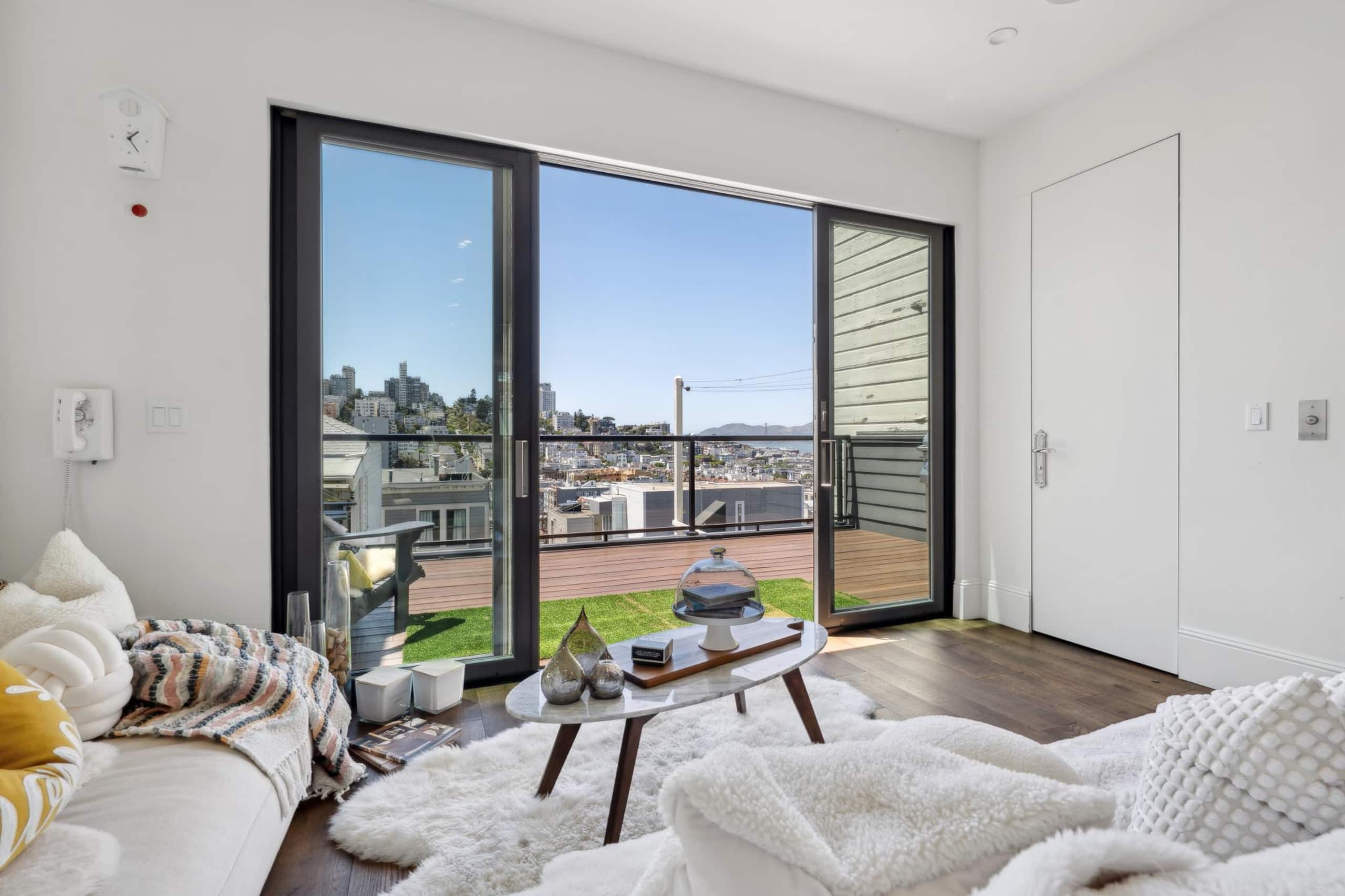 Home in San Francisco · ★4.95 · 2 bedrooms · 2 beds · 3.5 baths - Image 4