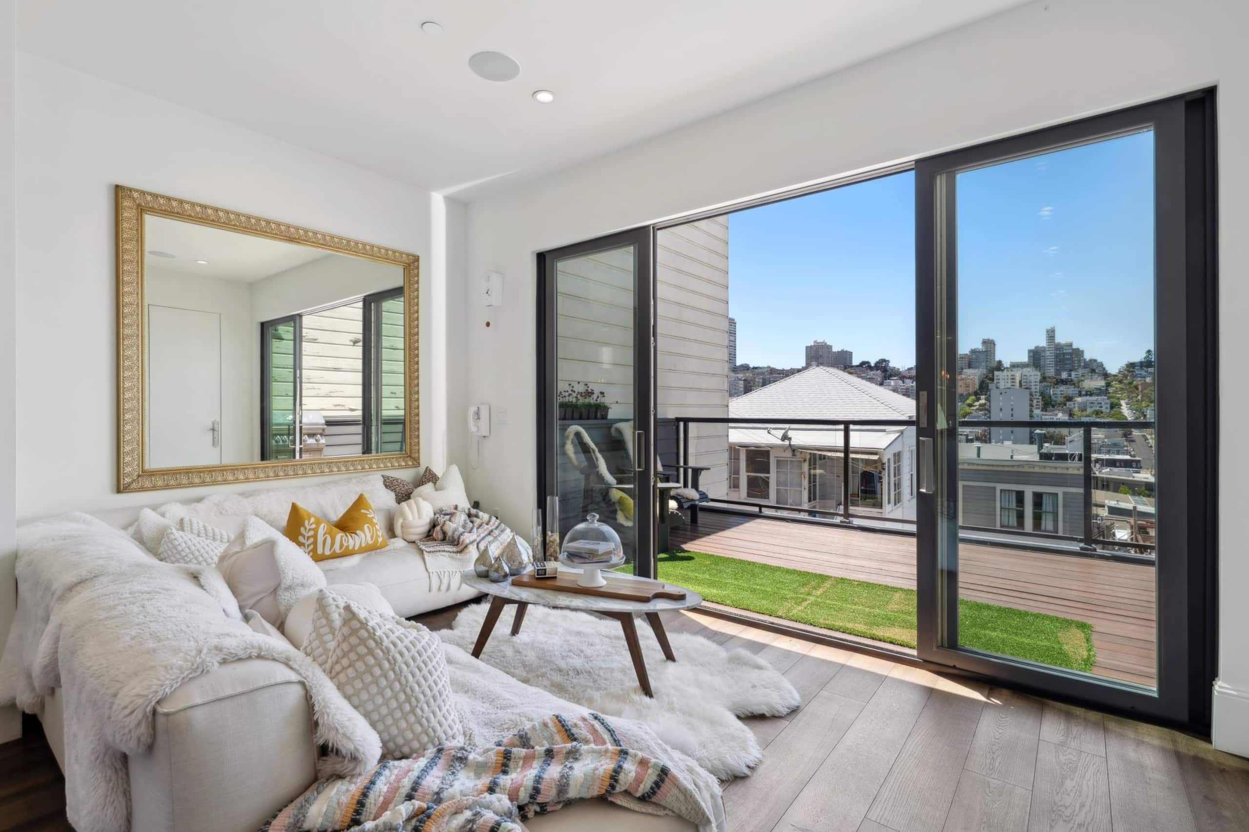 Home in San Francisco · ★4.95 · 2 bedrooms · 2 beds · 3.5 baths - Image 5