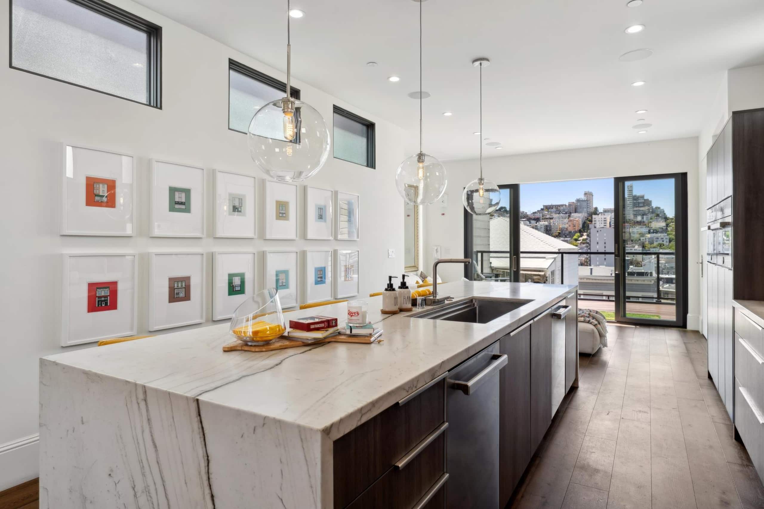 Home in San Francisco · ★4.95 · 2 bedrooms · 2 beds · 3.5 baths - Image 24