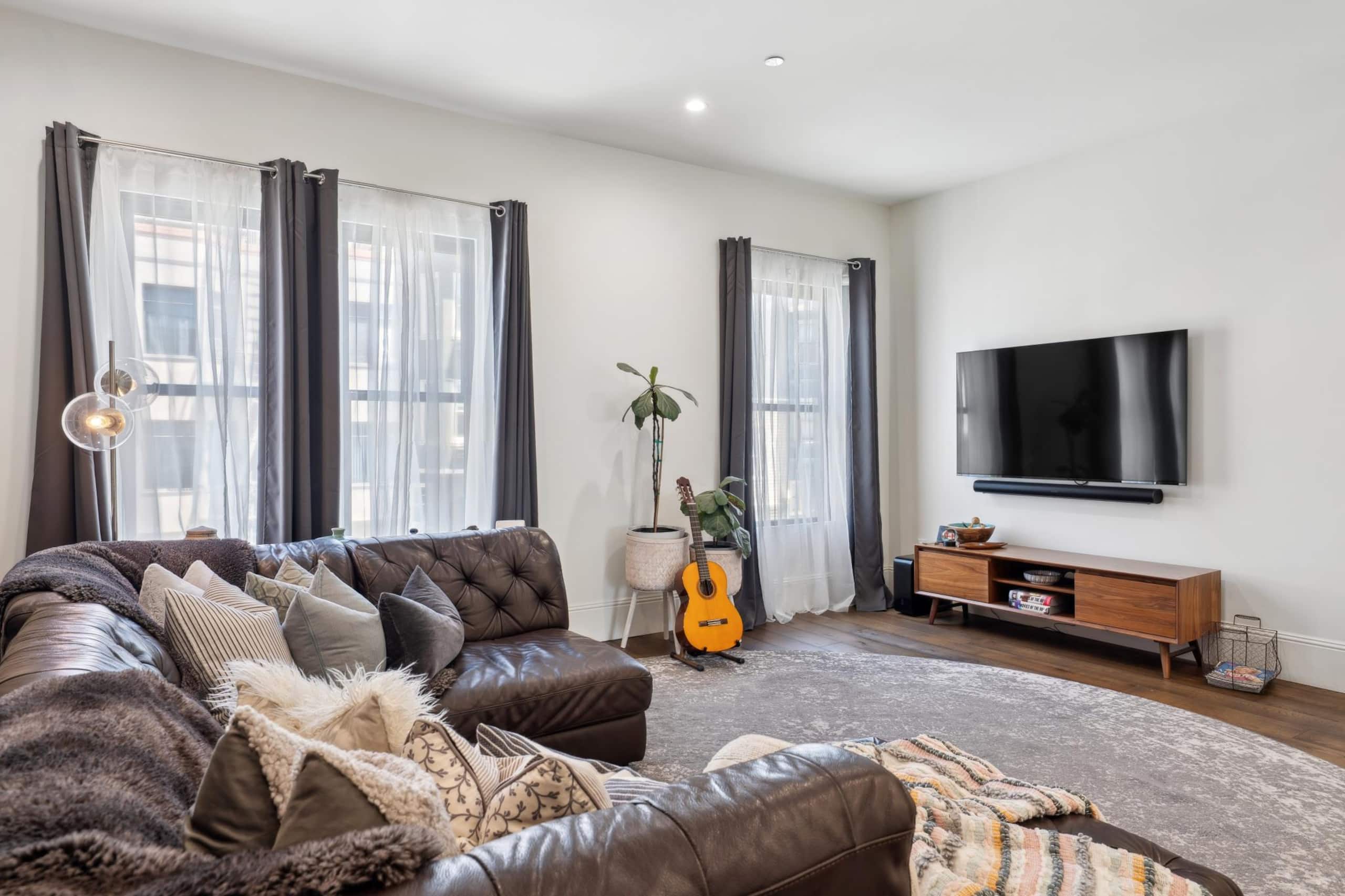 Home in San Francisco · ★4.95 · 2 bedrooms · 2 beds · 3.5 baths - Image 12