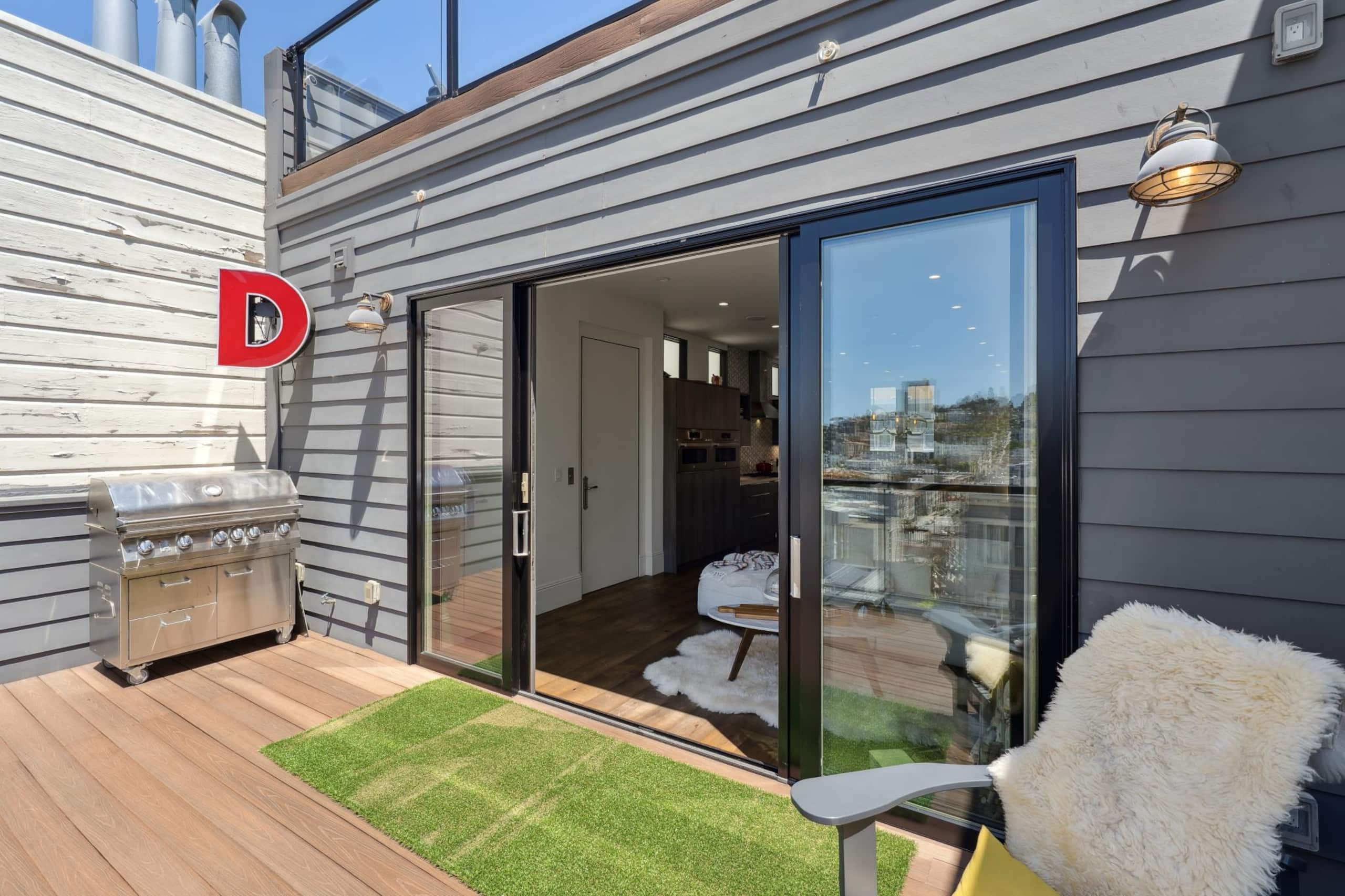 Home in San Francisco · ★4.95 · 2 bedrooms · 2 beds · 3.5 baths - Image 63