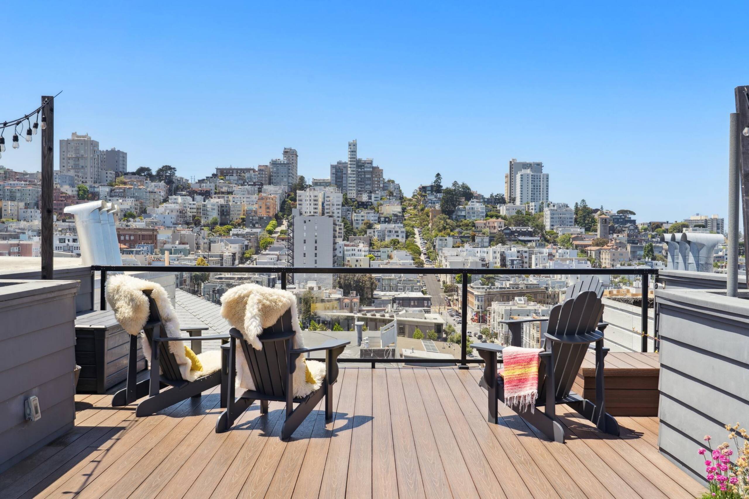 Home in San Francisco · ★4.95 · 2 bedrooms · 2 beds · 3.5 baths - Image 66