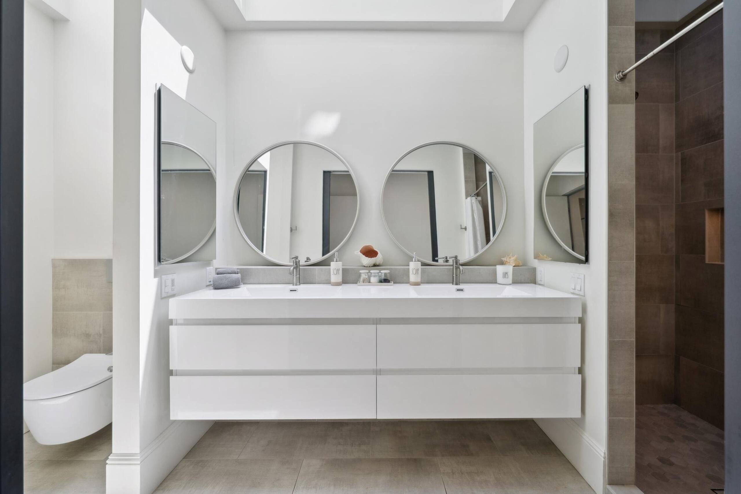 Home in San Francisco · ★4.95 · 2 bedrooms · 2 beds · 3.5 baths - Image 47