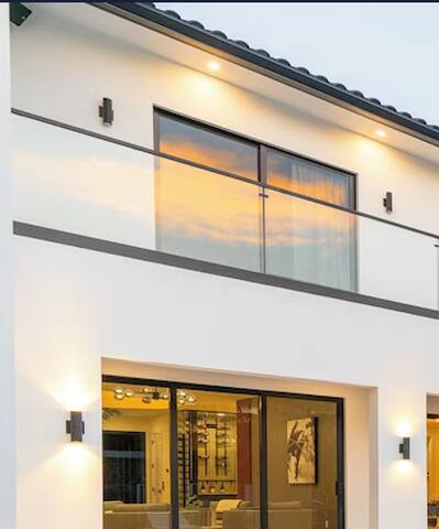 Waterfront Luxury Villa gallery image 4