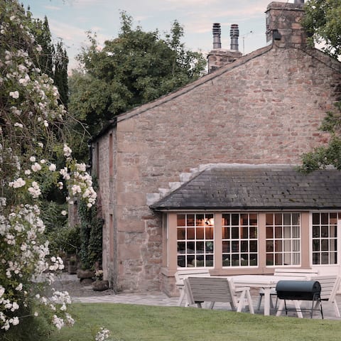 Idyllic Grade II Listed country farmhouse in AONB