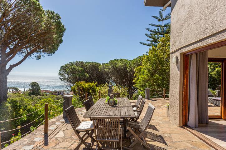 Peaceful Family Home in Camps Bay Nature Reserve gallery image 5