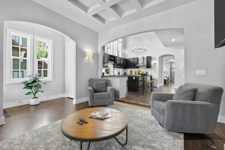 Luxury designer home in trendy East Nashville gallery image 5