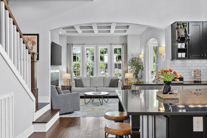 Luxury designer home in trendy East Nashville gallery image 3