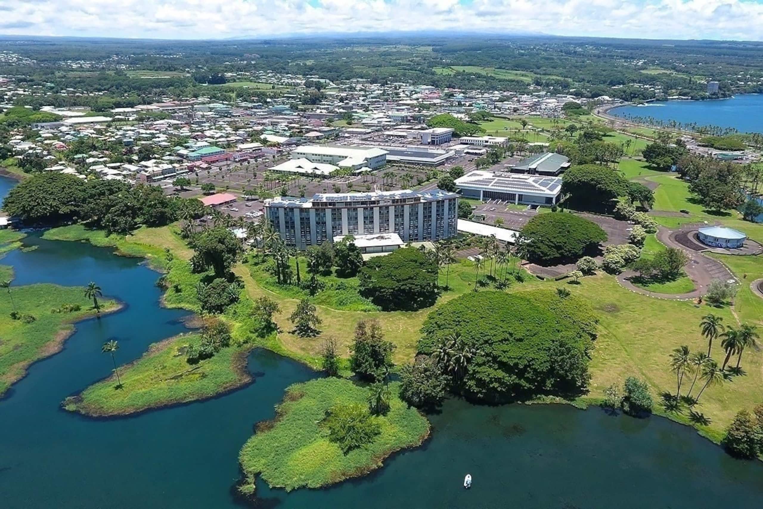 Condo in Hilo · ★4.85 · 2 bedrooms · 2 beds · 2 shared baths - Image 12