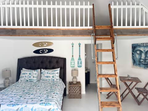 Top performing Airbnb: Dolphin Bungalow in Naples in Golden Gate