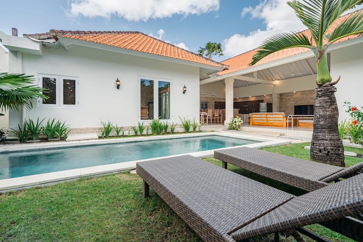 Green Garden 3br Villa 3 Min Walk To Beach - Bali