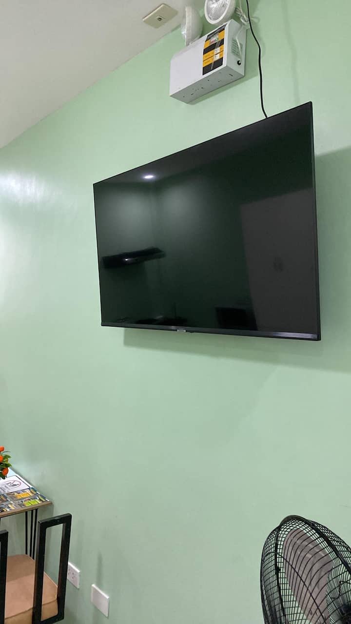 43 Inch Samsung Samart TV kwa ajili ya Burudani yako.