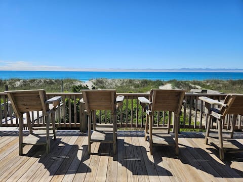 Toes in the sand, drink in hand!  🏖  4BD on Ocean
