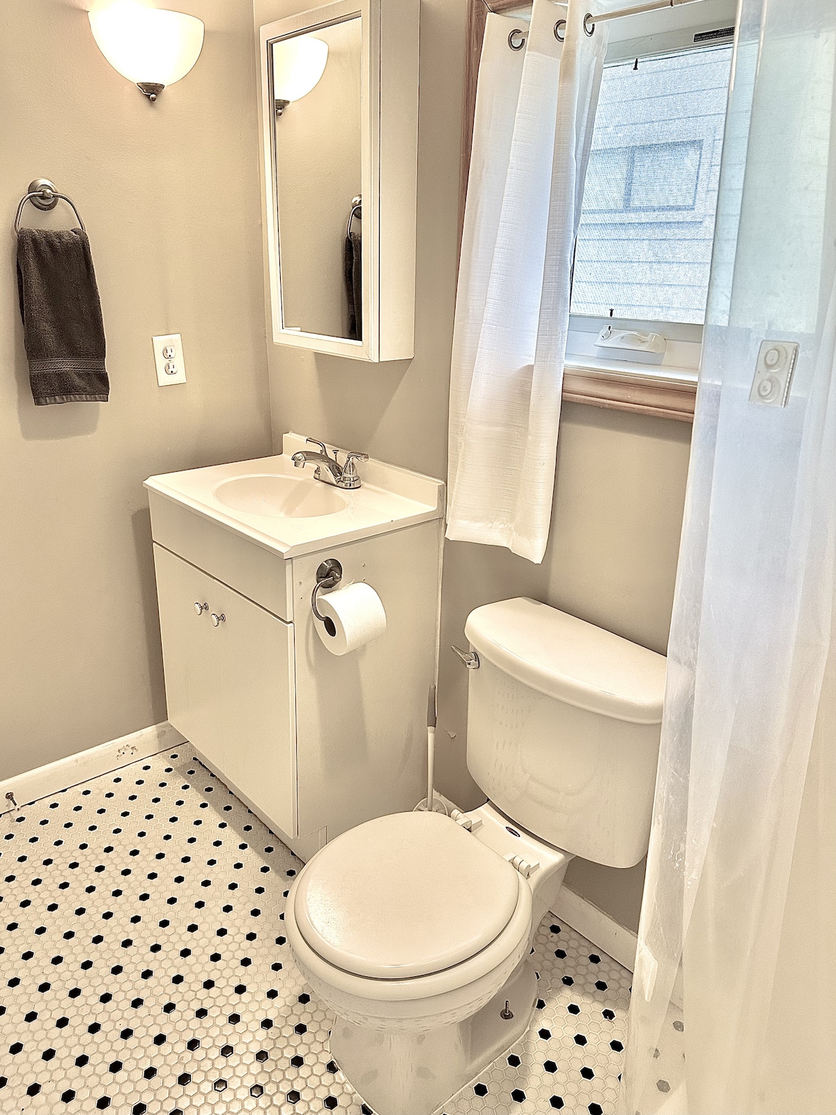 Festival & F1 Ready • Modern Loft • Free Parking