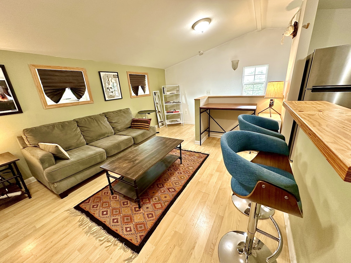 Festival & F1 Ready • Modern Loft • Free Parking