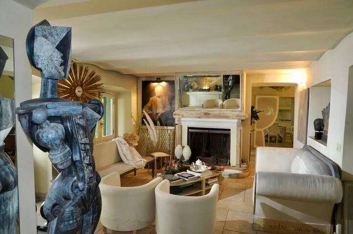 Villa Magritte: Art and Tranquility gallery image 4