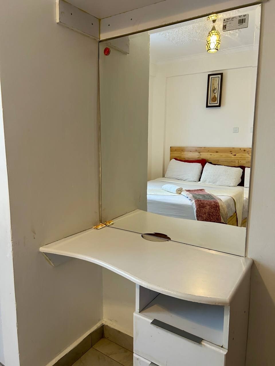 Გასაბერი სივრცე, რომელიც ორმაგდება, როგორც სამუშაო სივრცე მთავარი საძინებლისთვის 