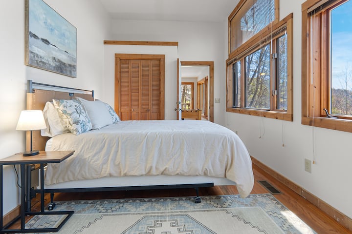 This queen bedroom connects to both the game room and bedroom 5, with doors that close and lock for privacy. The ensuite full bathroom features a shower/tub combination. This bedroom has tons of natural light with excellent views of the golf course.