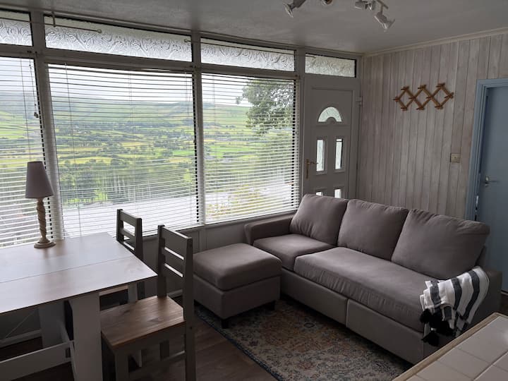 Vintage Beach Hut Theme Chalet With Stunning Views - Tywyn