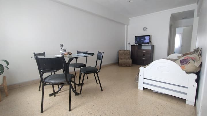 מיטה אחת ואחת מתחת לחדר אורחים אפשרי