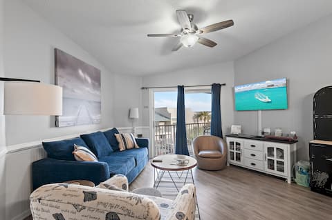 Popular Airbnb listing: Book 2026 w/FREE Beach Chair Service @Lolas Reef! in Miramar Beach