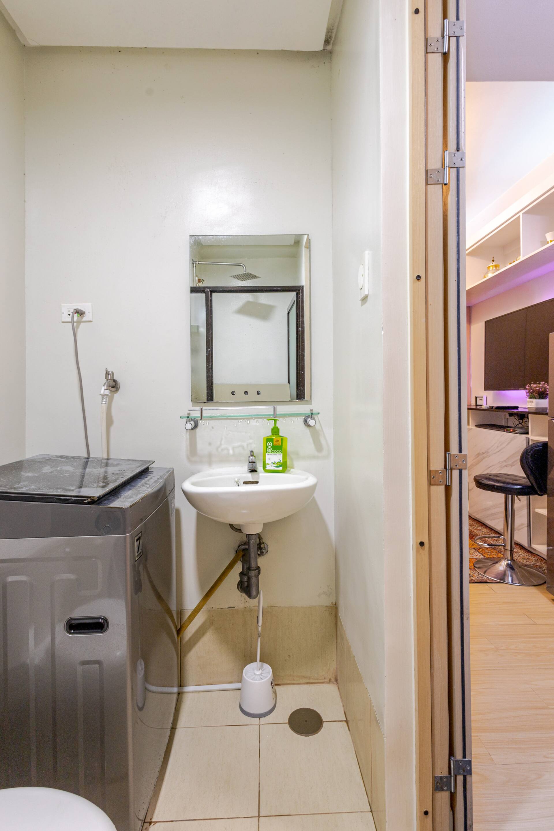 Whole Condo with Pool Great for Staycation — photo 5