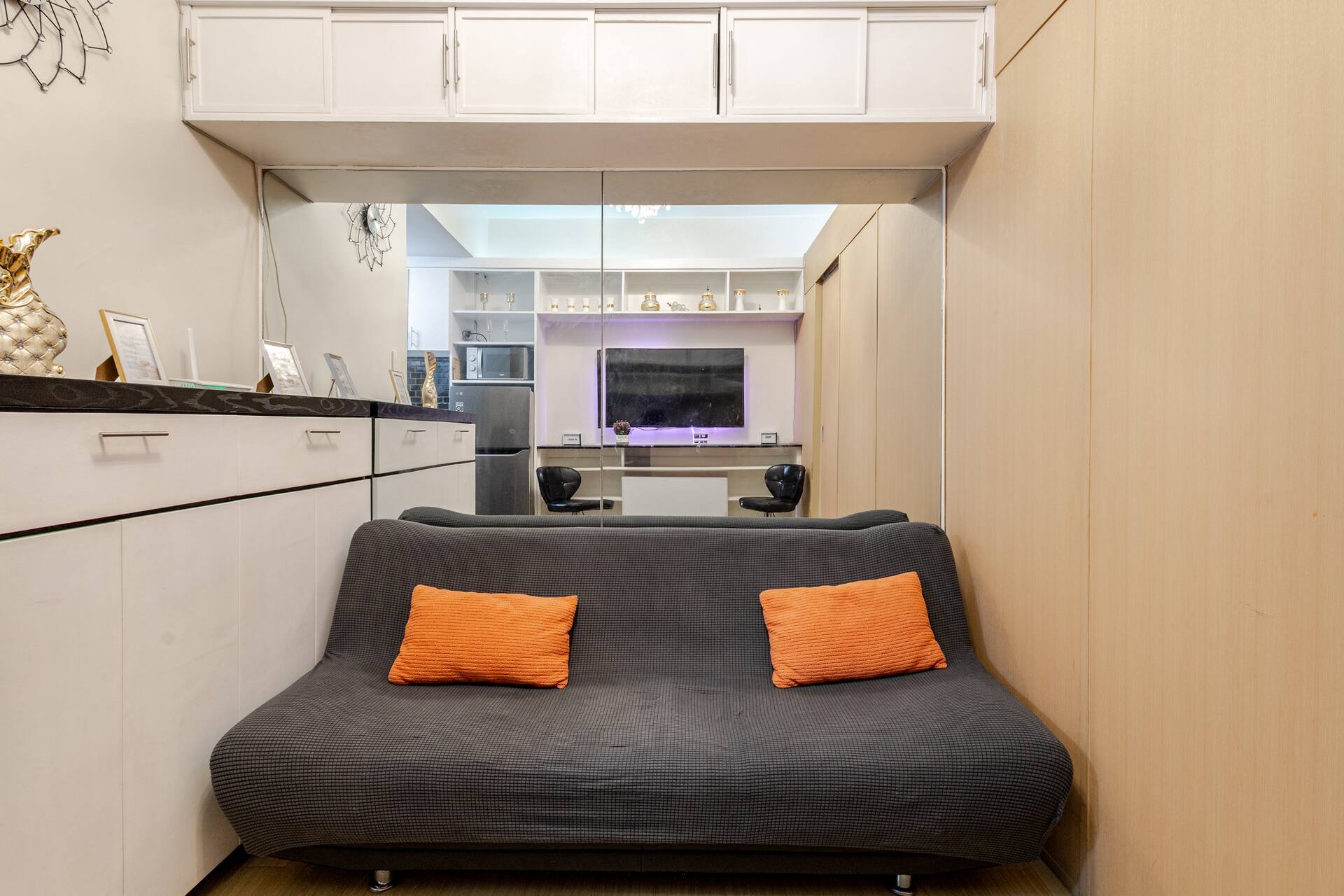 Whole Condo with Pool Great for Staycation