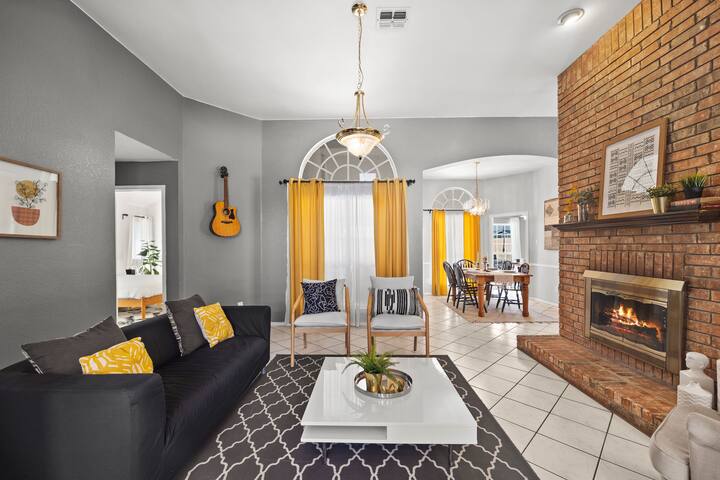 Spacious Home – 9 miles from Stockyards gallery image 3