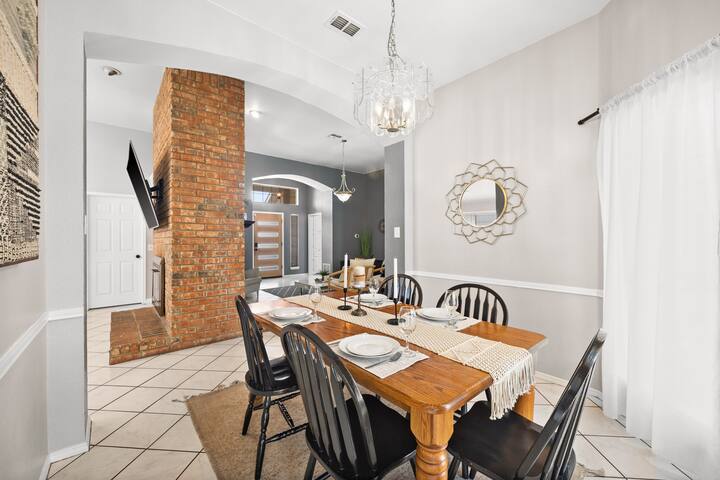 Spacious Home – 9 miles from Stockyards gallery image 4