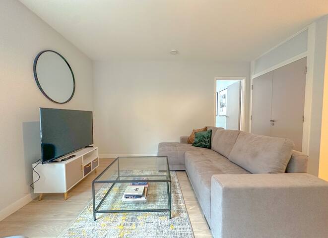 Modern 3bed 2 bathrooms, Moments from Baker Street gallery image 2