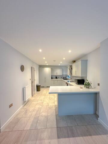 Modern 3bed 2 bathrooms, Moments from Baker Street gallery image 5