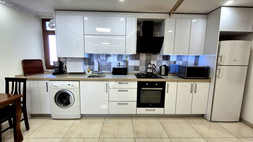 Cihangir Superior Living: Open Kitchen, 6 Guests gallery image 5