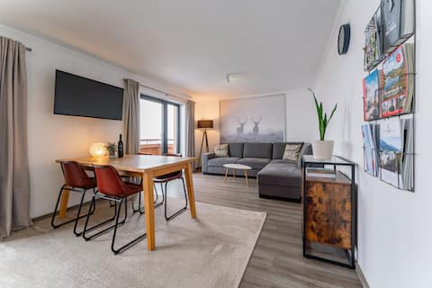 Top performing Airbnb: Spacious apartment with a beautiful view in Neukirchen Am Großvenediger