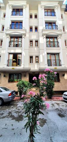Central Taksim Cihangir 3BR: Deluxe, Sleeps 6 gallery image 2