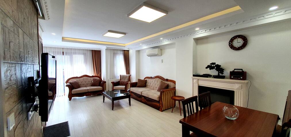 Central Taksim Cihangir 3BR: Deluxe, Sleeps 6