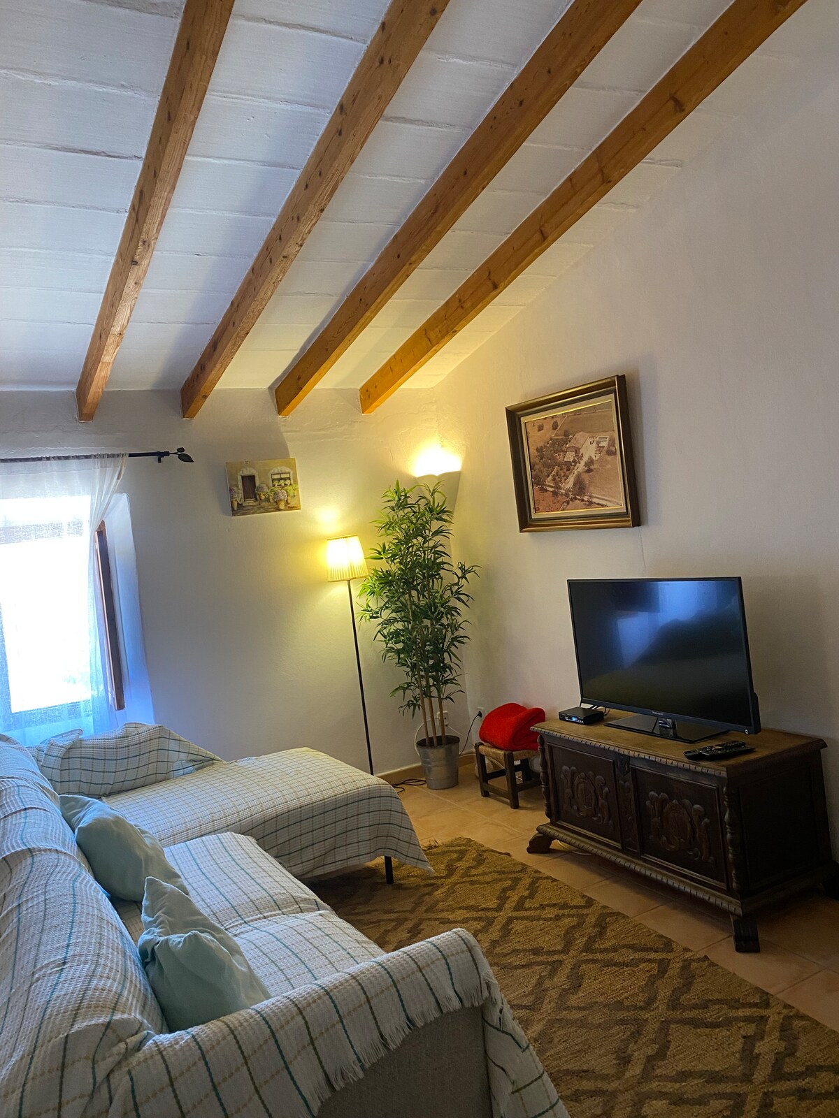 Successful Airbnb property: Beautiful apartment in a private estate in Felanich