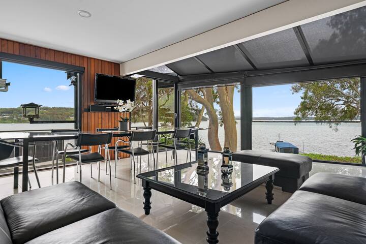 Absolute Waterfront Filled With Wildlife & Fun - Newcastle