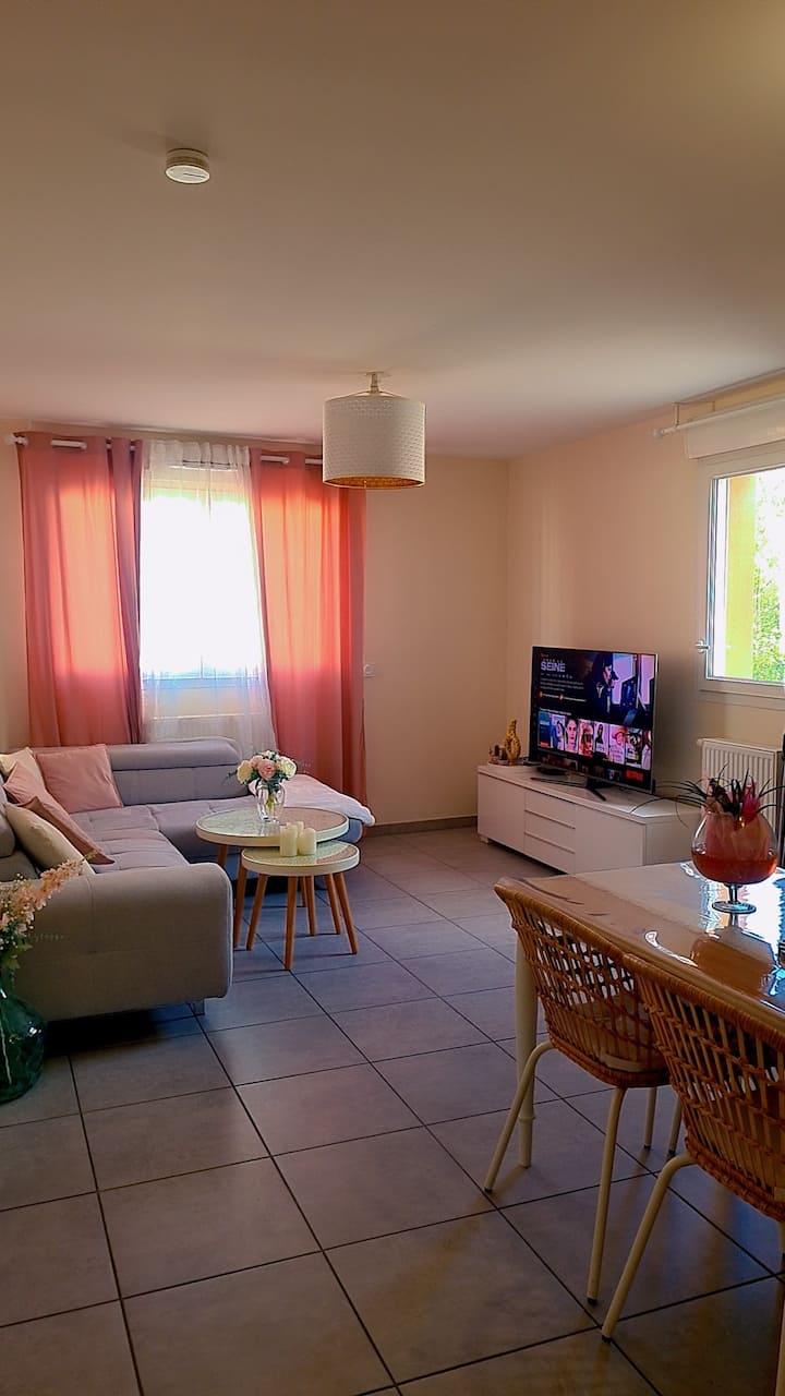 Superbe Appartement En Résidence Neuf Et Sécurisé. - Meyzieu