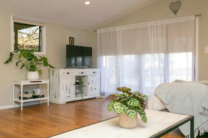The French Cottage - Great Wifi - Private And Safe - Taupō