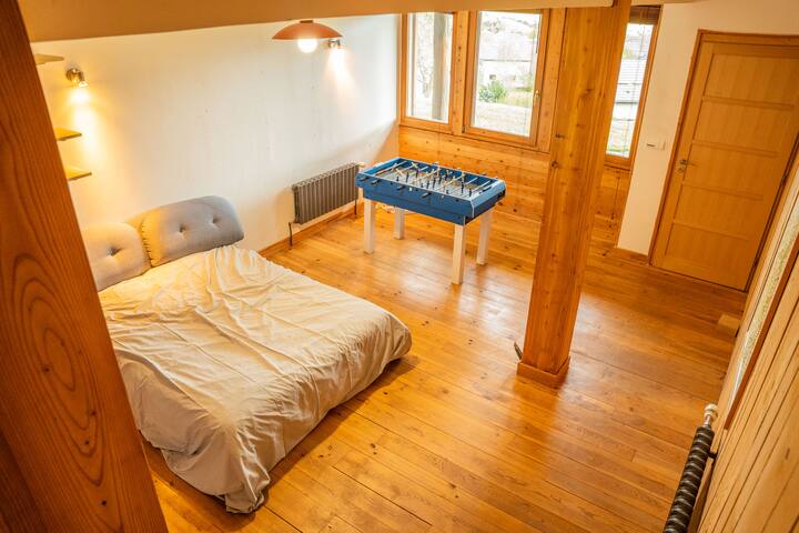 Espace "Mont Gerbier" avec  jeux .