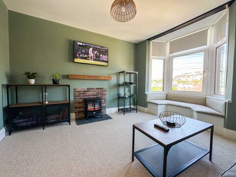 Top Airbnb: Kingfisher Cottage - Brixham Harbour & Sea Views in Brixham