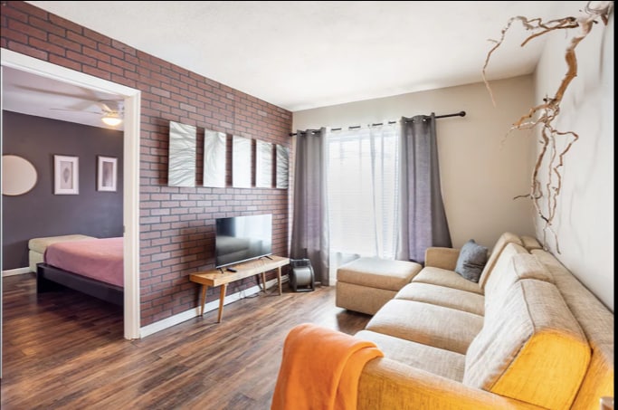 Top Airbnb: King Bed in MidtownWalk to Alessi Bakery & Midtown in Oakford Park