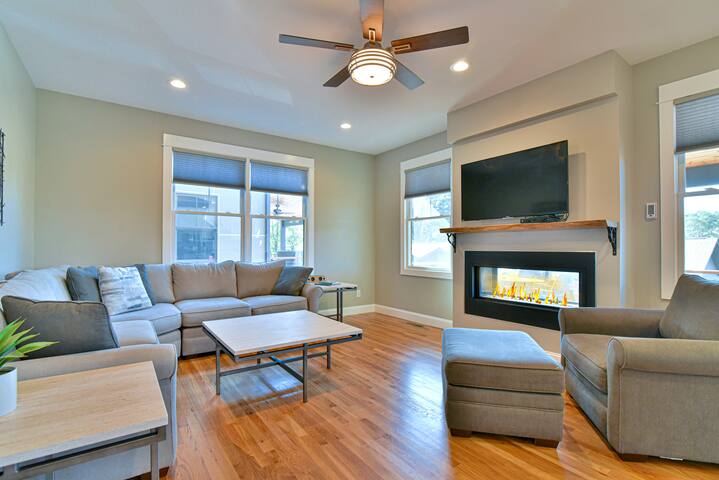 Modern Rustic Getaway with Outdoor Charm gallery image 5