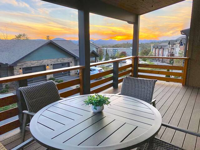 Modern Rustic Getaway with Outdoor Charm gallery image 3