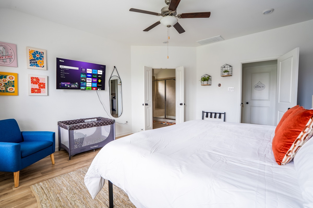 Relax in this king suite with Roku TV, in-suite bath, stylish decor, and a crib for little travelers - ideal comfort and convenience in Katy, TX!